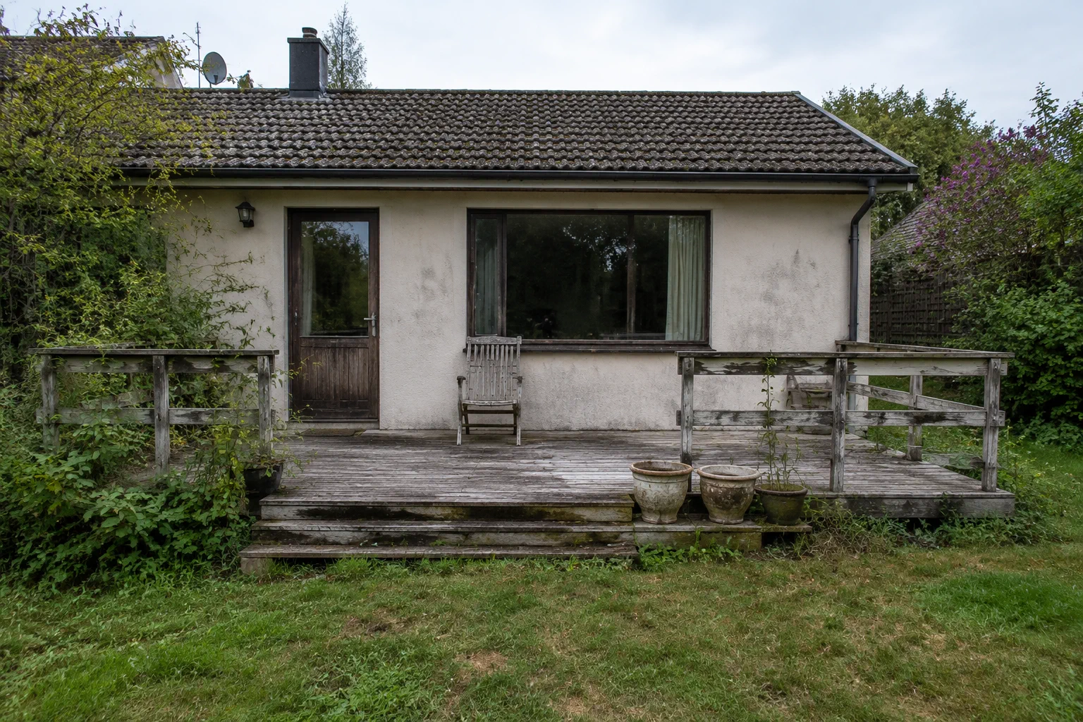 Visualisering av samma uteplats före renovering