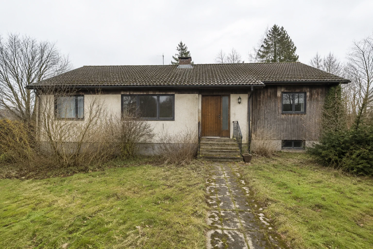 Visualisering av samma villa före renovering